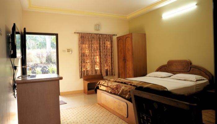 Deluxe Cottage — Triple Sharing