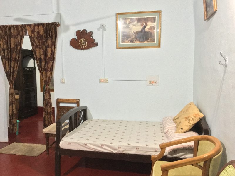 Room 01
