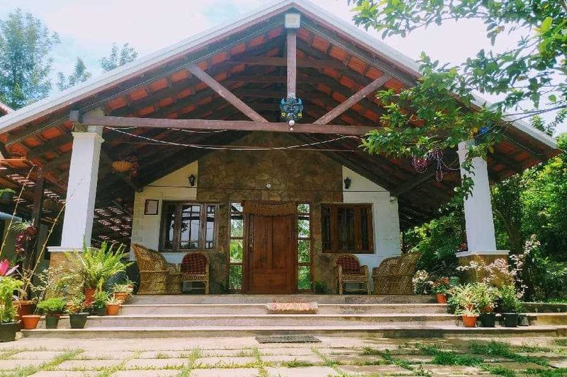 Independent villa with lawn facing room