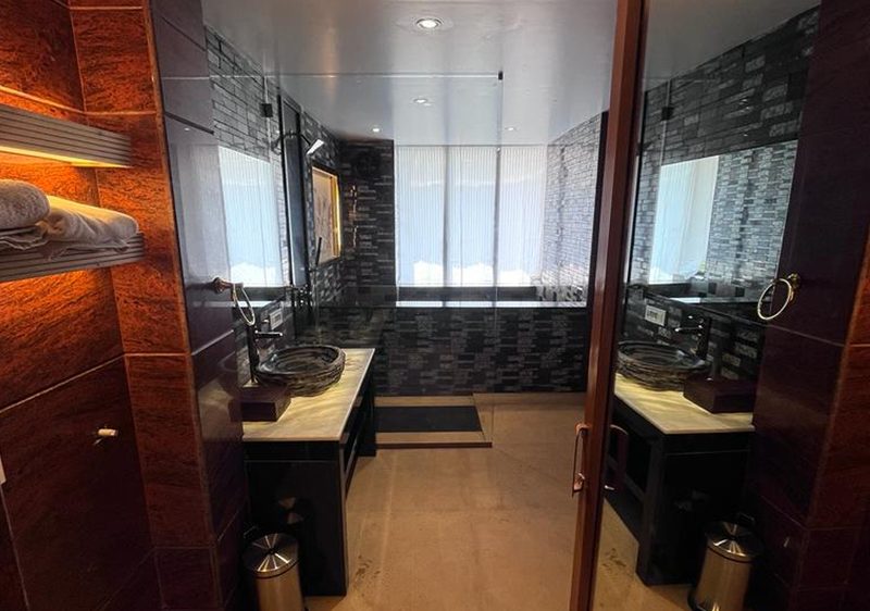 Artisan suite room