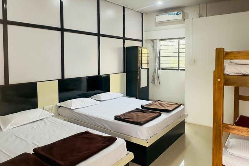 2 Double Bed With 1 Bunker Bed AC Room
