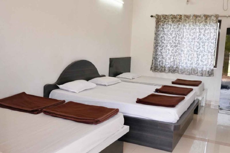 2 Double Bed With Single Bed AC Room