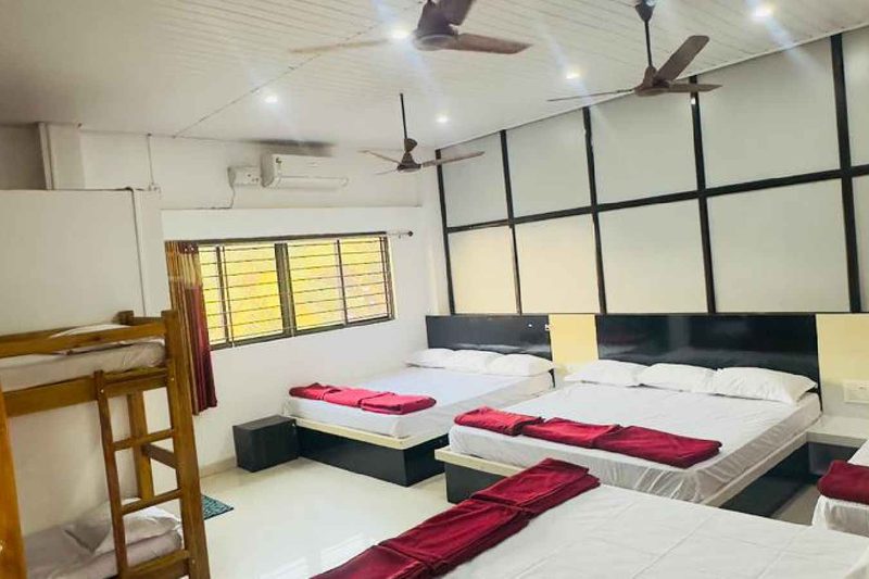 3 Double Bed And Single Bed With 2 Bunker Bed A/C Room