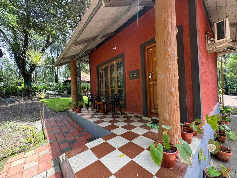 Manuvan Estate Stay