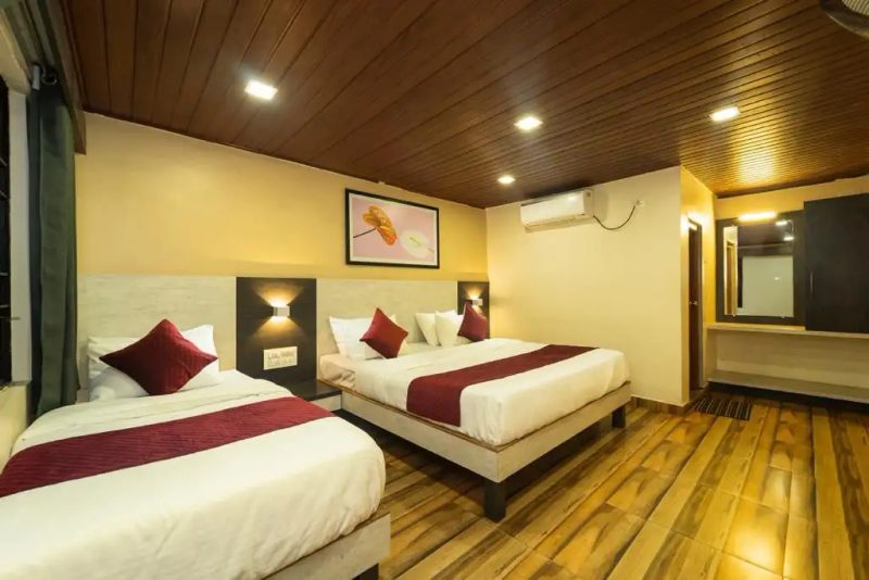 AC Standard Room 01 - River Edge Retreat