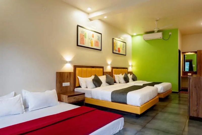 AC Deluxe Room 01 - River Edge Retreat