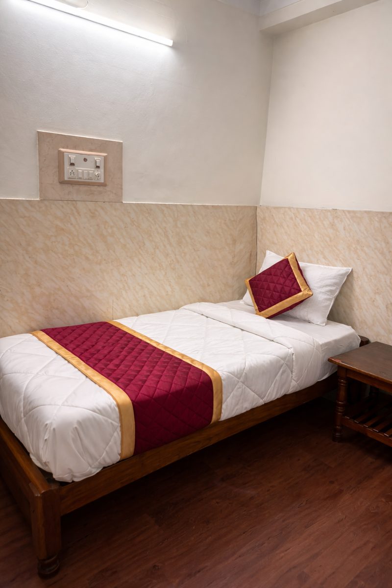 Standard single room