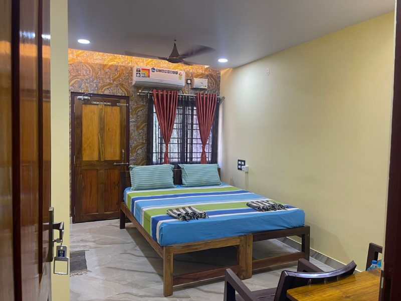 Deluxe AC room with sea-view balcony
