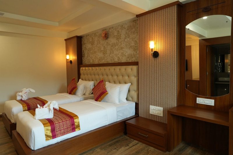 Executive Room with twin beds and a mirrored dressing table