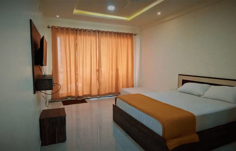 1st & 2nd Floor Mountain View Rooms