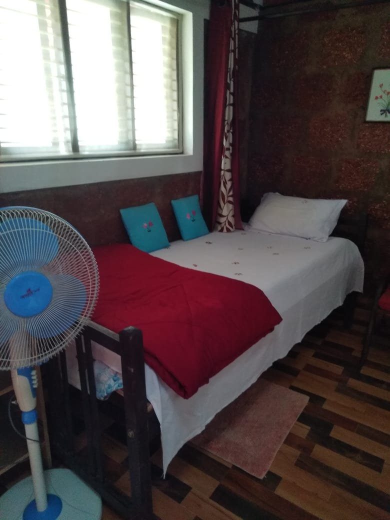 Comfortable single guest room