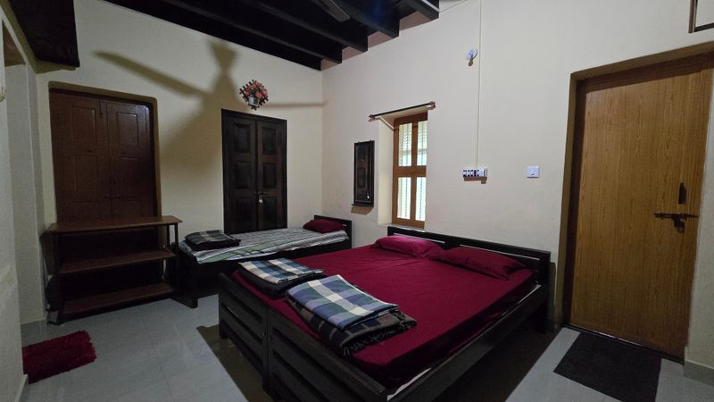 3-Sharing Room