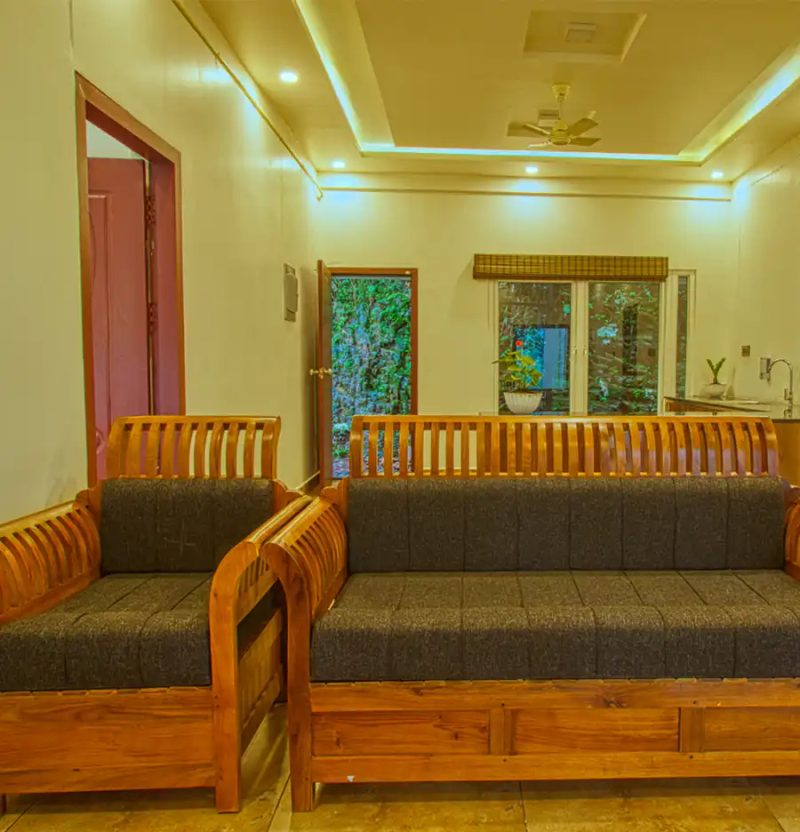 Family interconnected suite room