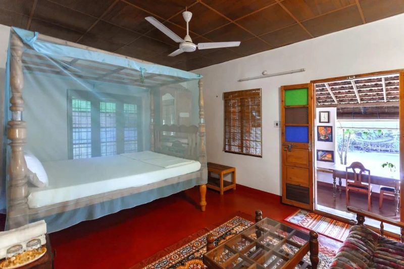 Deluxe King Room canopy bed