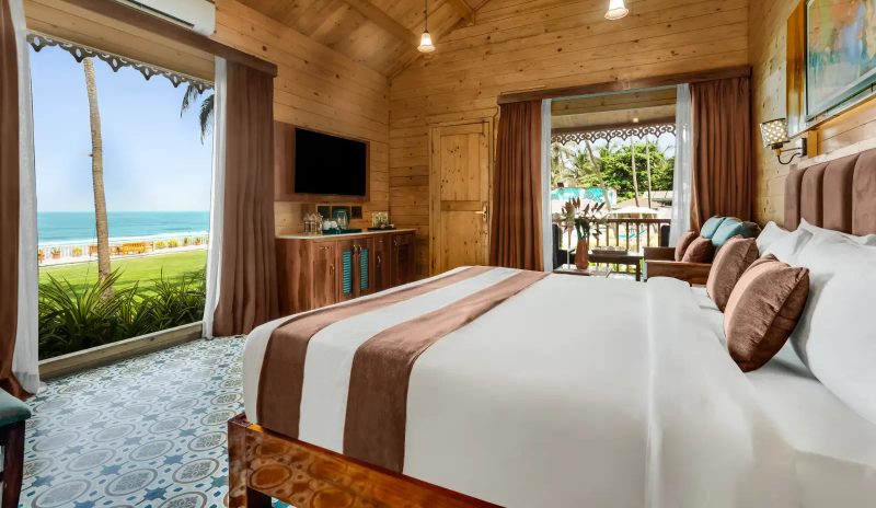 Sea Facing Chalet With Jacuzzi at La Cabana Beach & Spa, Ashwem, North Goa