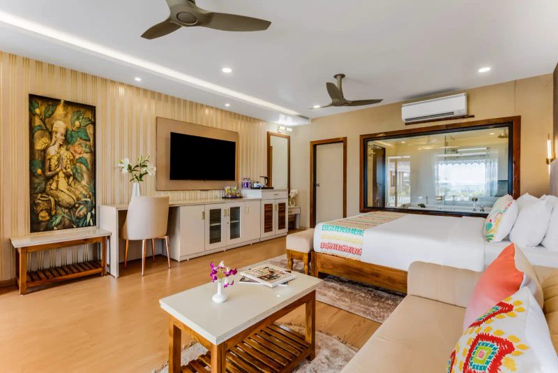 Sea Facing Villa With Jacuzzi at La Cabana Beach & Spa, Ashwem, North Goa