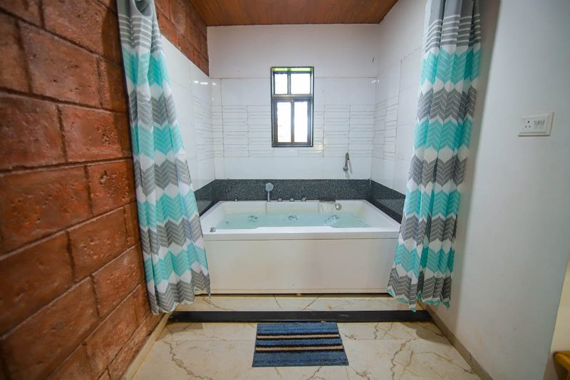 AC Cottage With Jacuzzi