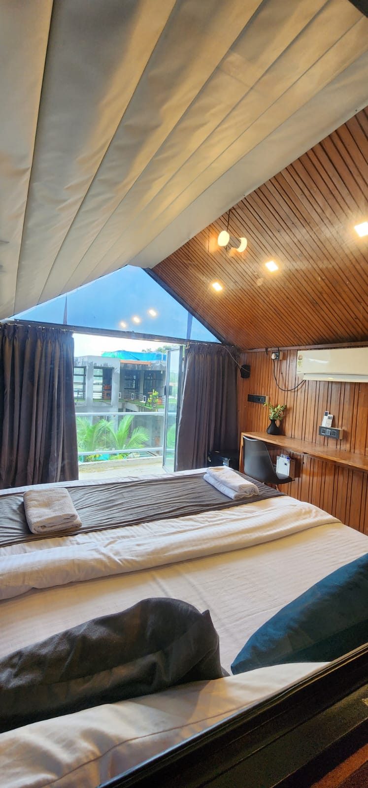 The retractable roof opening above a Nyast sky-view chalet bed