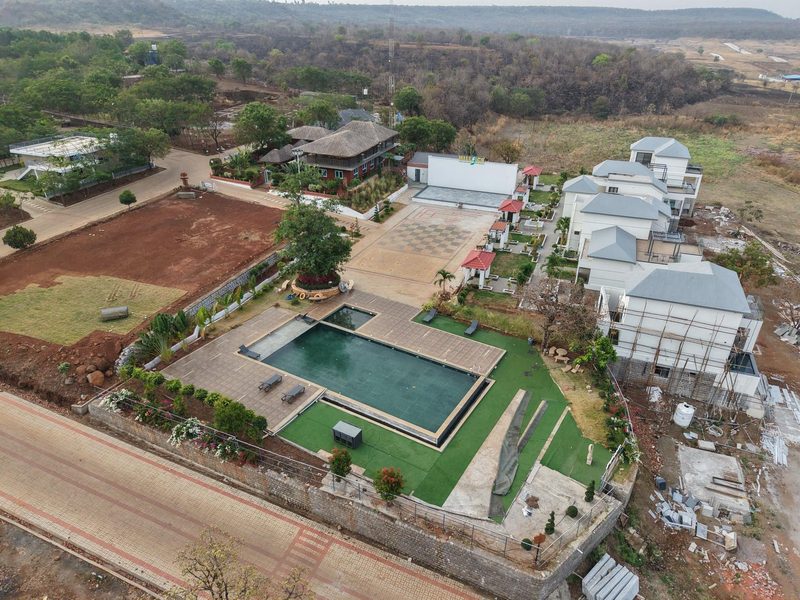 Hillock Resorts