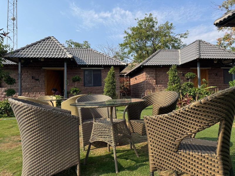 Hillock Resorts