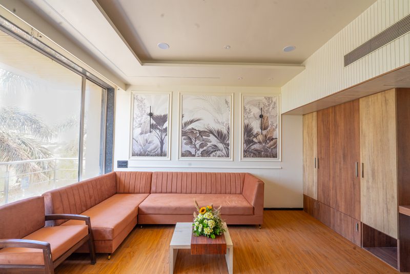 Suite — 3 of 8