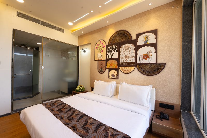 Suite — 5 of 8