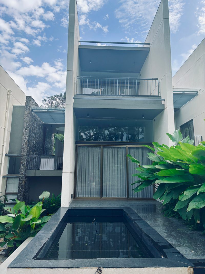 Suite — 2 of 8