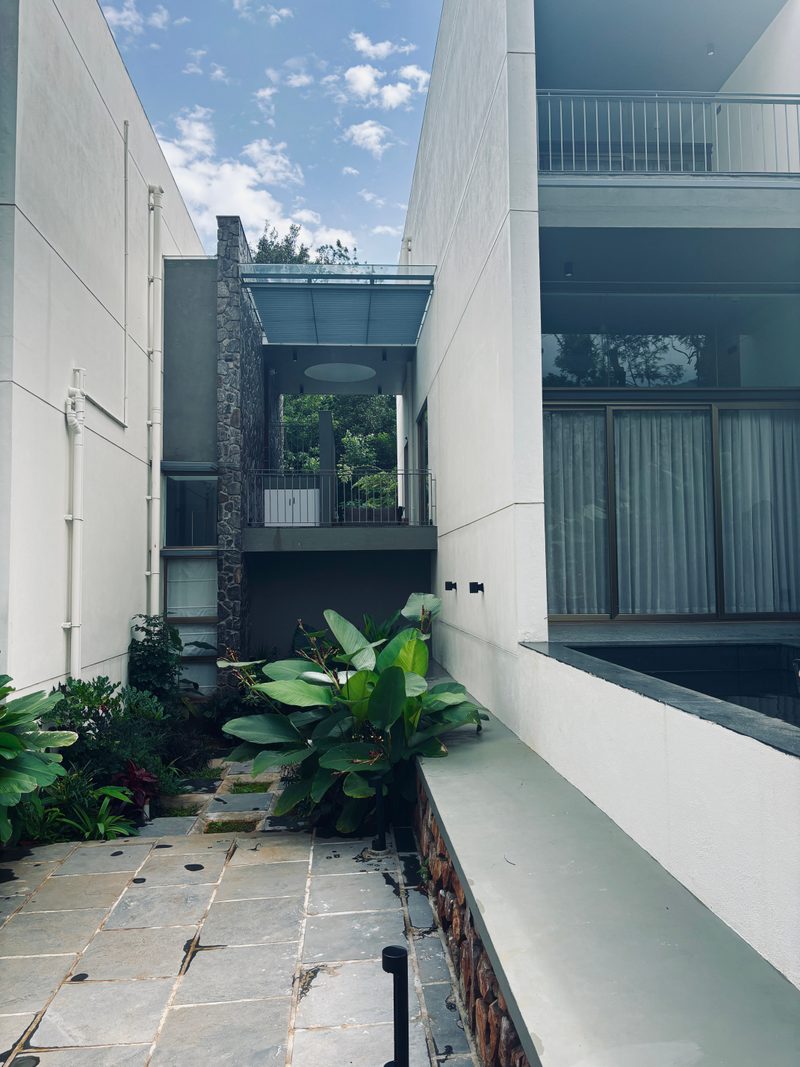 Suite — 3 of 8