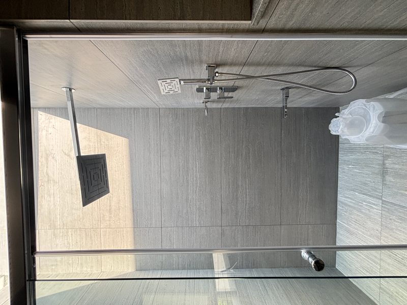 Suite — 7 of 8